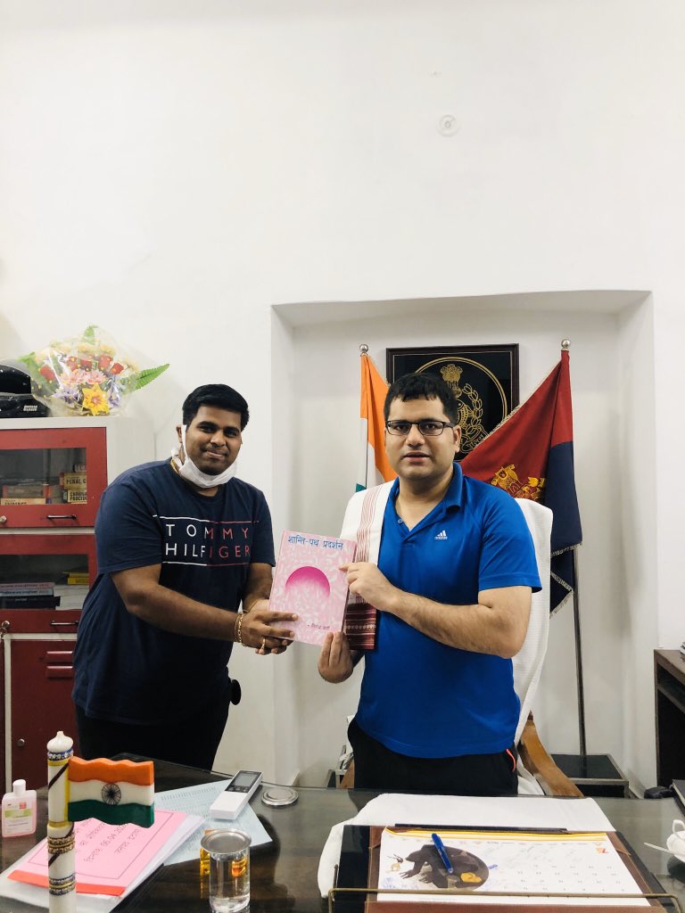 ankitsinghal24's tweet photo. "Bravery is not the Absence of Fear, but Action in the Face of Fear"
Thanks to @akashtomarips sir etawah proud &amp; salute u sir for ur work in this crucial period. #COVID2019india #CoronaWarriors #policeofficer #SSPETW https://t.co/zbMj1vFnSH