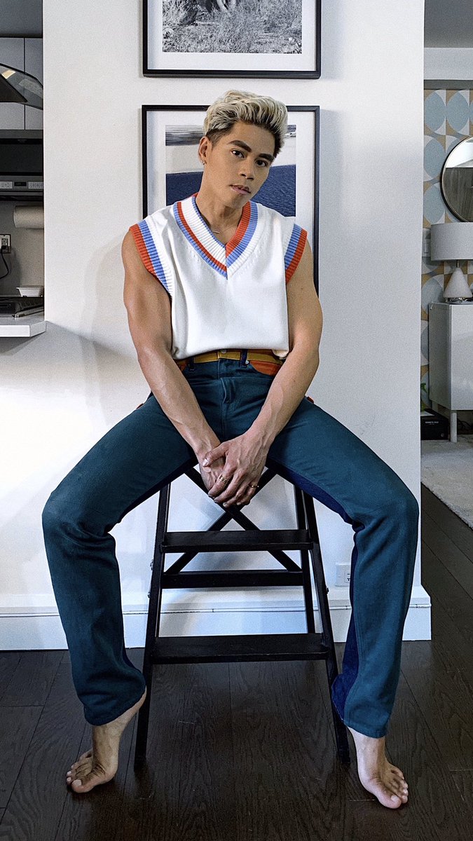 oh_anthonio's tweet image. Half dressed today but guess it doesn’t matter? #flexfromhome #stayhome