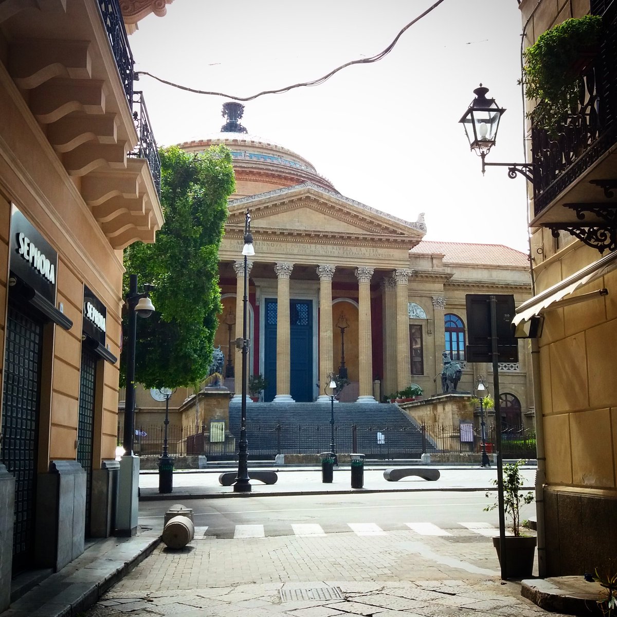 francusu's tweet photo. il #silenzio della #città...
#palermo #teatromassimo #streetphotography #strada #perstrada #centrostorico #cittàinsilenzio #centrostoricopalermo #sicilia #sicily #teatro #palermolove #palermolovers #architecturephotography #stradedipalermo #imuridipalermo #inspiration #love https://t.co/J3IqG0EQjg