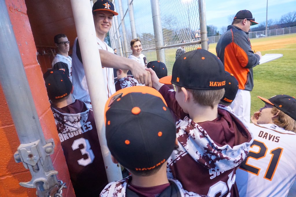 BravesNova12u's tweet image. Hey @hawksbaseball1 !  These boys need your help..retweet and tell your friends to vote PATRIOTS in the #NVTBLBracketChallenge !