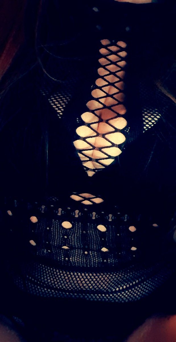Sapphiregem13's tweet photo. We have a clear leader for our tattoo video, almost time launch a new challenge 4 May! Join us Friday 11pm GMT! #cam4 #ukcamgirls #realwives #bigtits #realcurves #therealgeordiehousewives #horny #wet #cumwithus #isolateandmasturbate @sapphiregem_13 @cam4coach_uk @kinkyfuckery__ https://t.co/0lzdasxXwS