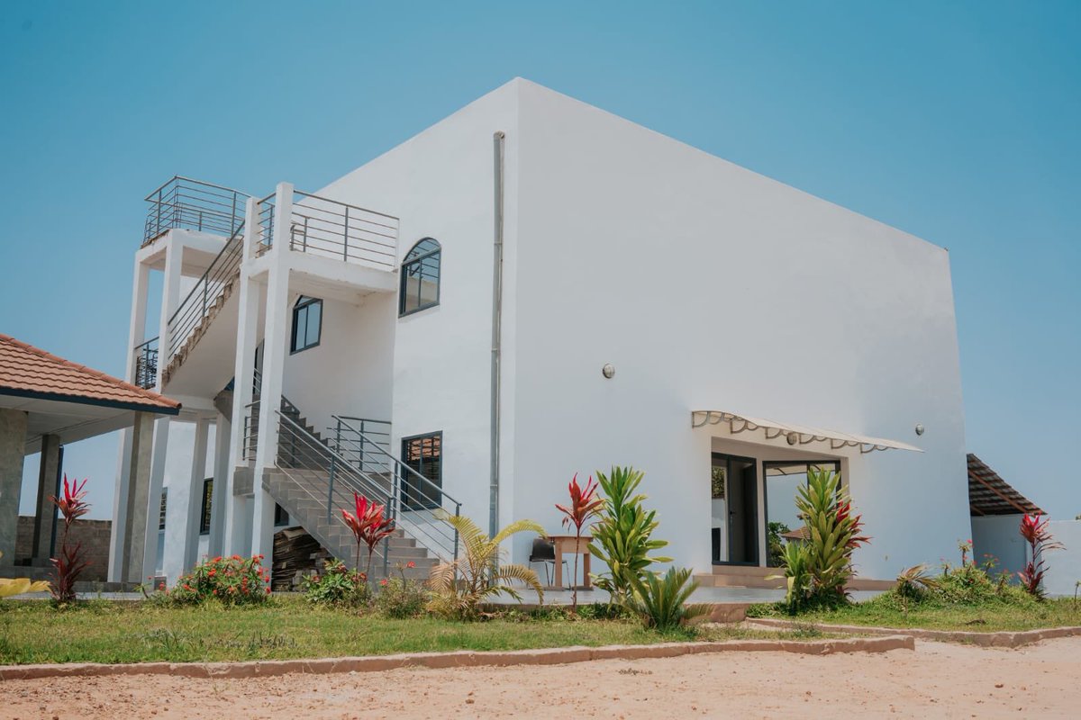 asadh_1's tweet image. RETWEET! Help build a orphanage for the girls ! @Spotproject_  one for the boys has been built already