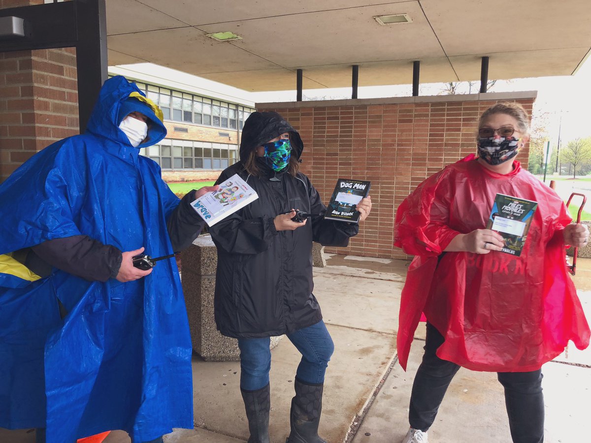 LBookends's tweet photo. Another day of Bookmobile fun! Rain or shine, we’ve got your books waiting for you, Y115 kids! 📘@kbannon1 https://t.co/KwXaxGMU5x