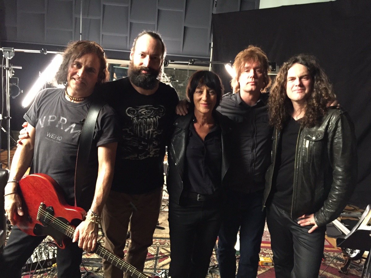 .@carolepope took some time to speak with <a href="/MrMikeBax/">Mike Bax</a> about her #CanadaPerforms performance, along some tidbits that touch upon <a href="/barenakedladies/">Barenaked Ladies</a>, #SCTV, and the great equalizer that is #COVID19.
v13.net/2020/04/carole…