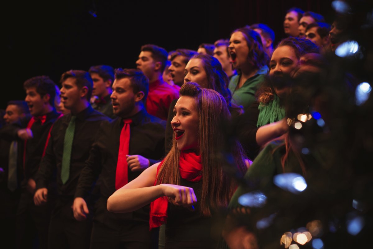 Happy birthday to our amazing four-year member &amp; SHACapella member, Taylor Smith! <a href="/AyeeItsTay_/">T Smith</a> 🎈