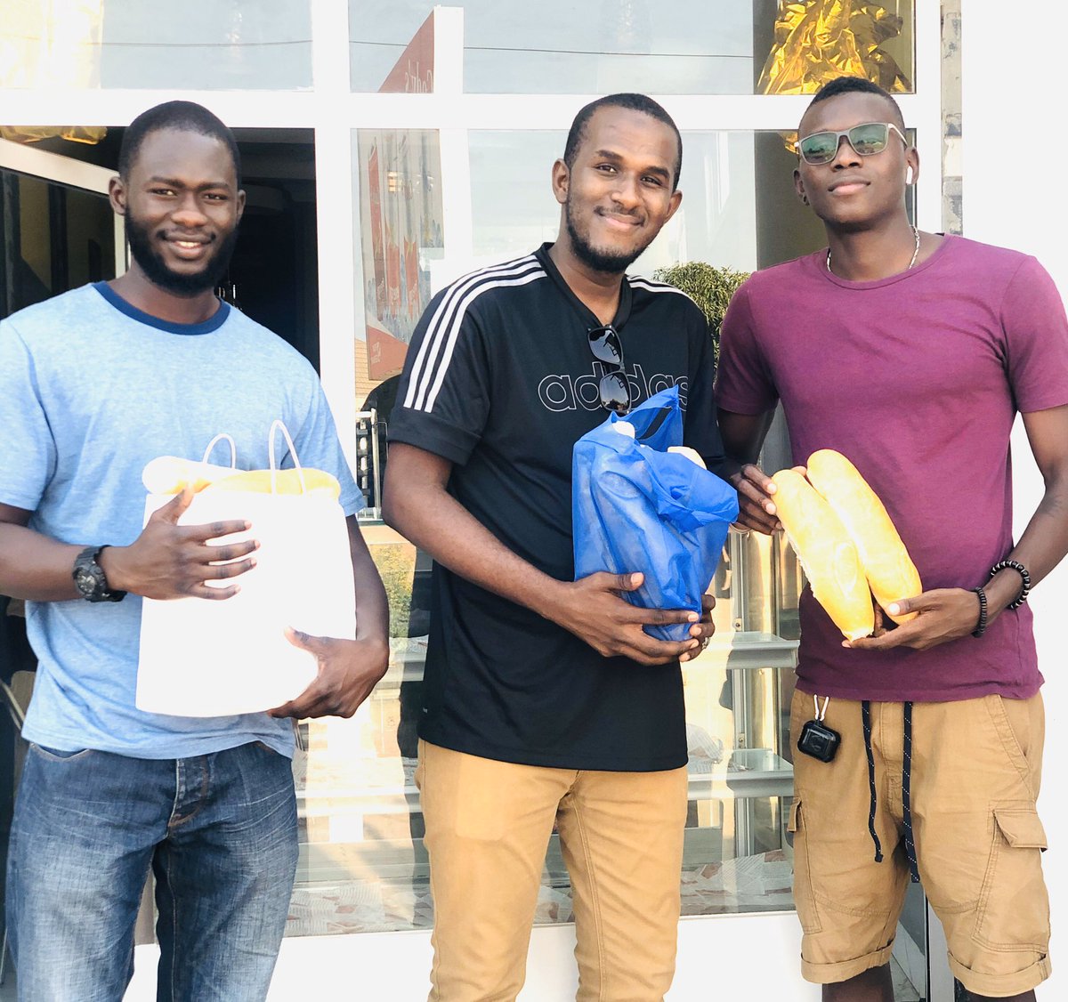 taawbb's tweet photo. Happy Customers just bought their baguettes for D8.00 at @taawbb Bijilo. Stop by or call 3823631 to order π₯β¨ππΏ #RamadanBread https://t.co/VxF21OFFhD