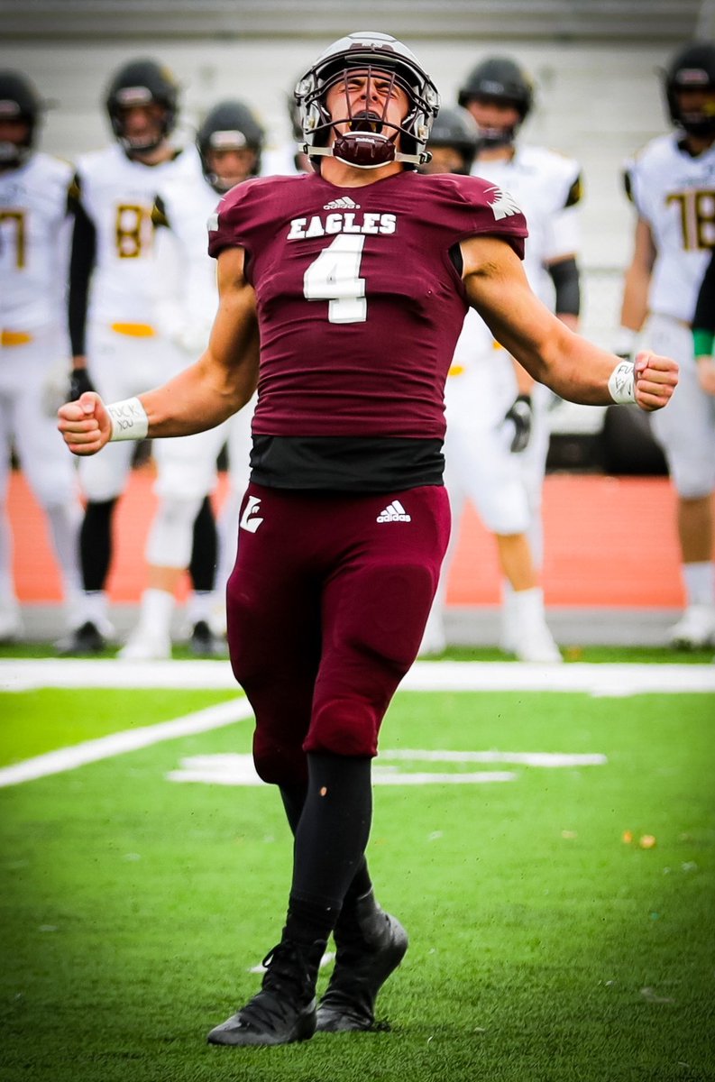 CoachBWhitehead's tweet photo. A fully matured eagle has no predators, it sits at the top of the food chain and hunts its prey. You must play the game of football like a predator or you’ll be eaten alive! #TheExperience #OwnTheSky #Predators 🦅 https://t.co/LGOpyyWYoe