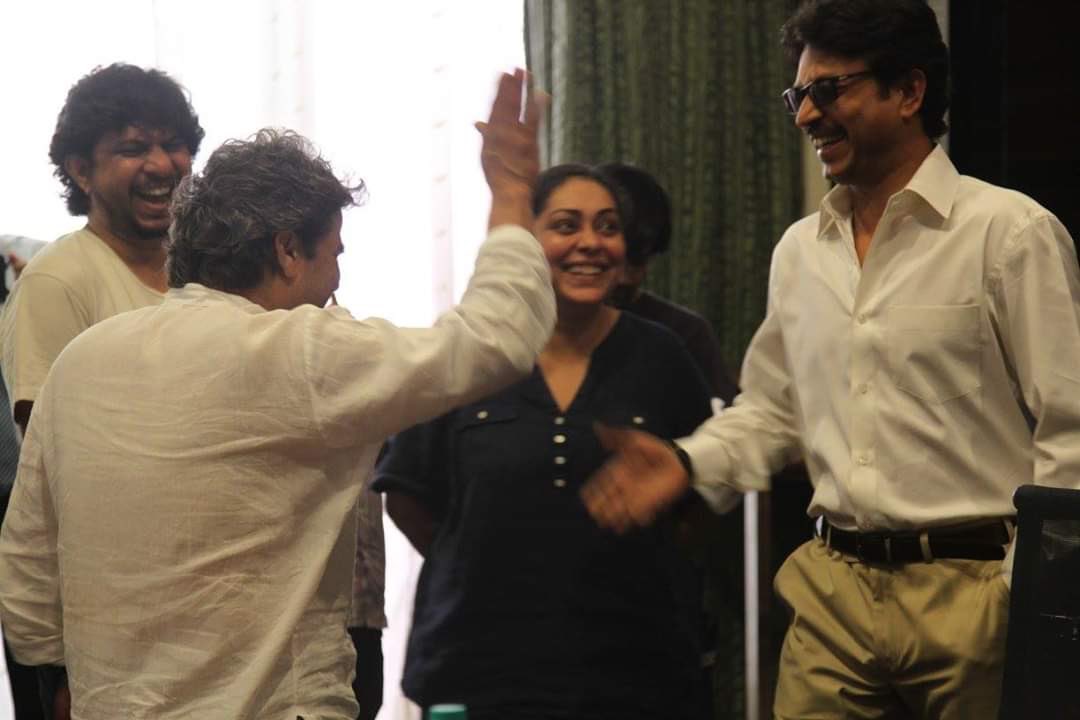 VishalBhardwaj's tweet image. Dekhi zamaane ki yaari 
Bichde sabhee baari baari.  
Phir milenge Irrfan saab