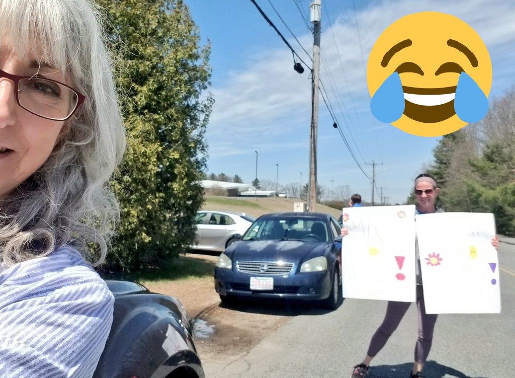 FranklinPSart's tweet photo. Live and appropriately distant parade for Lexie and Victoria! Let the  sun shine good luck on these two wonderful students as they continue on from FHS!  @BestFHSBuddies @FranklinHS @FranklinMatters https://t.co/JyclzVwucK