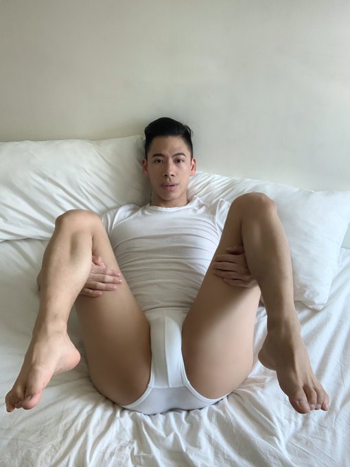 4 pic. Good morning boys, what would you do to me if you see me on bed like this ? Show me some love
