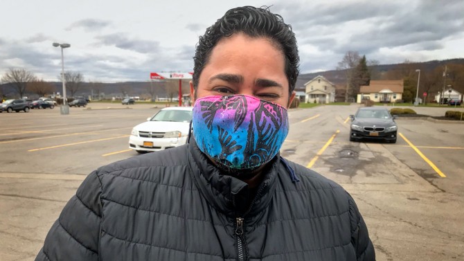 ccecornell's tweet photo. Over 1400 masks have been distributed! 

“To help protect farmworkers and slow the virus’s spread in rural New York, the Cornell Farmworker Program is mobilizing local support to make and distribute face masks across the state.” 

Learn more → https://t.co/hlC2hOsujw https://t.co/ZFdjKe0qnb