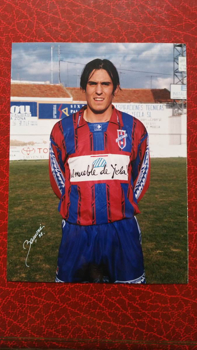 Raulchopo's tweet photo. Os dejo las fotos de mi época en el Yeclano con Vicente Mir, José Luis Oltra.... https://t.co/o3y0YKL2og