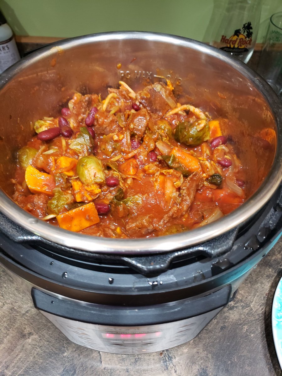 kmoody5's tweet photo. Isolation Stew. Everything I had left! #isolationfood @SamHeughan @MyPeakChallenge https://t.co/alCHNPExoY