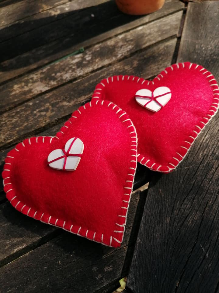 CaludonBusi's tweet photo. Watching the news discussing the impact of Covid19 on the high street. During Easter I made some hearts for the NHS with felt donated by @DunelmUK #creative #safehome #staysafe https://t.co/rlF95oZP4H