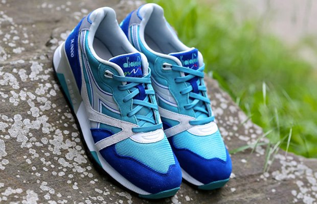 sneakerheadgame's tweet photo. The very first Diadora N9000 - 1990
 
The word Diadora comes from the Greek "dia-dora" meaning “sharing gifts and honours". 
 
If the N9000 gave you superpowers what would they be?
 
#sneakerheadgame #sneakerhead #indiegame #sneakers #n9000 #diadora https://t.co/NnytXYkG4m