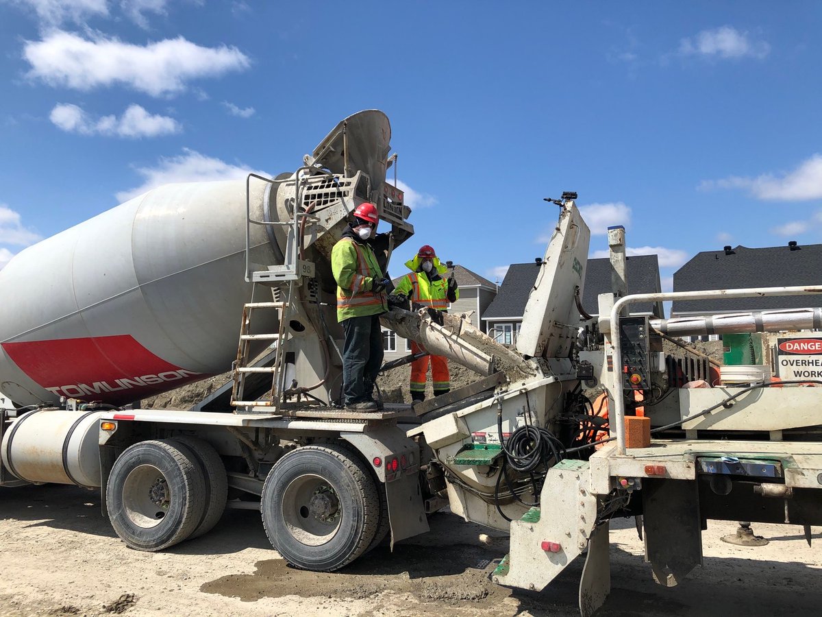 Face masks and physical distancing all in check for our Tomlinson Ready Mix crews at their worksites! Thank you to our crew for sending photos!