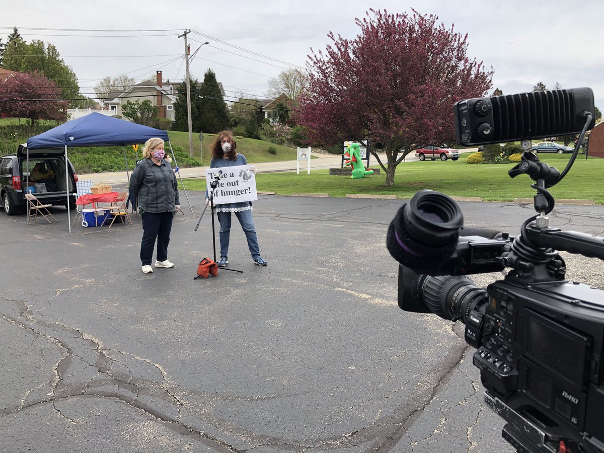 wpxigigi's tweet photo. This Elizabeth Township church is having a “Drive By Donations” to help support the @PghFoodBank and their local food pantries.  #WPXI #HelpingTheHelpers #HelpingOutByStayingIn @ETFD140 https://t.co/1cBLgHBkwn