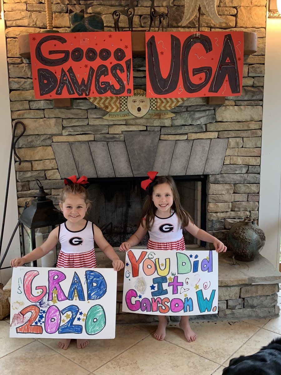 MollyChristian1's tweet photo. Today we celebrate senior Carson W! #MVAlphaOmega #MVUnites @MVPSchool the girls loved making posters and celebrating this awesome senior! Gooooo Dawgs! Congratulations Carson https://t.co/Vtp6eS3IkD