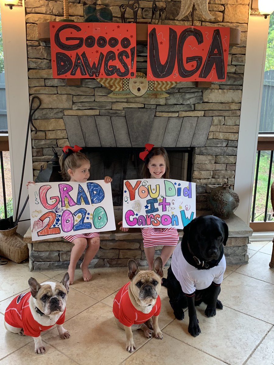 MollyChristian1's tweet photo. Today we celebrate senior Carson W! #MVAlphaOmega #MVUnites @MVPSchool the girls loved making posters and celebrating this awesome senior! Gooooo Dawgs! Congratulations Carson https://t.co/Vtp6eS3IkD