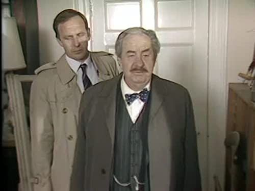 TalkingPicsTV's tweet photo. 21:00 RUMPOLE OF THE BAILEY (1987) Rumpole and the Bright Seraphim #LeoMcKern #PeterJones #MarionMathie #NeilStacy After an army sergeant is found stabbed to death, Rumpole is assigned to defend the accused murderer. https://t.co/yrI5RtsEGT
