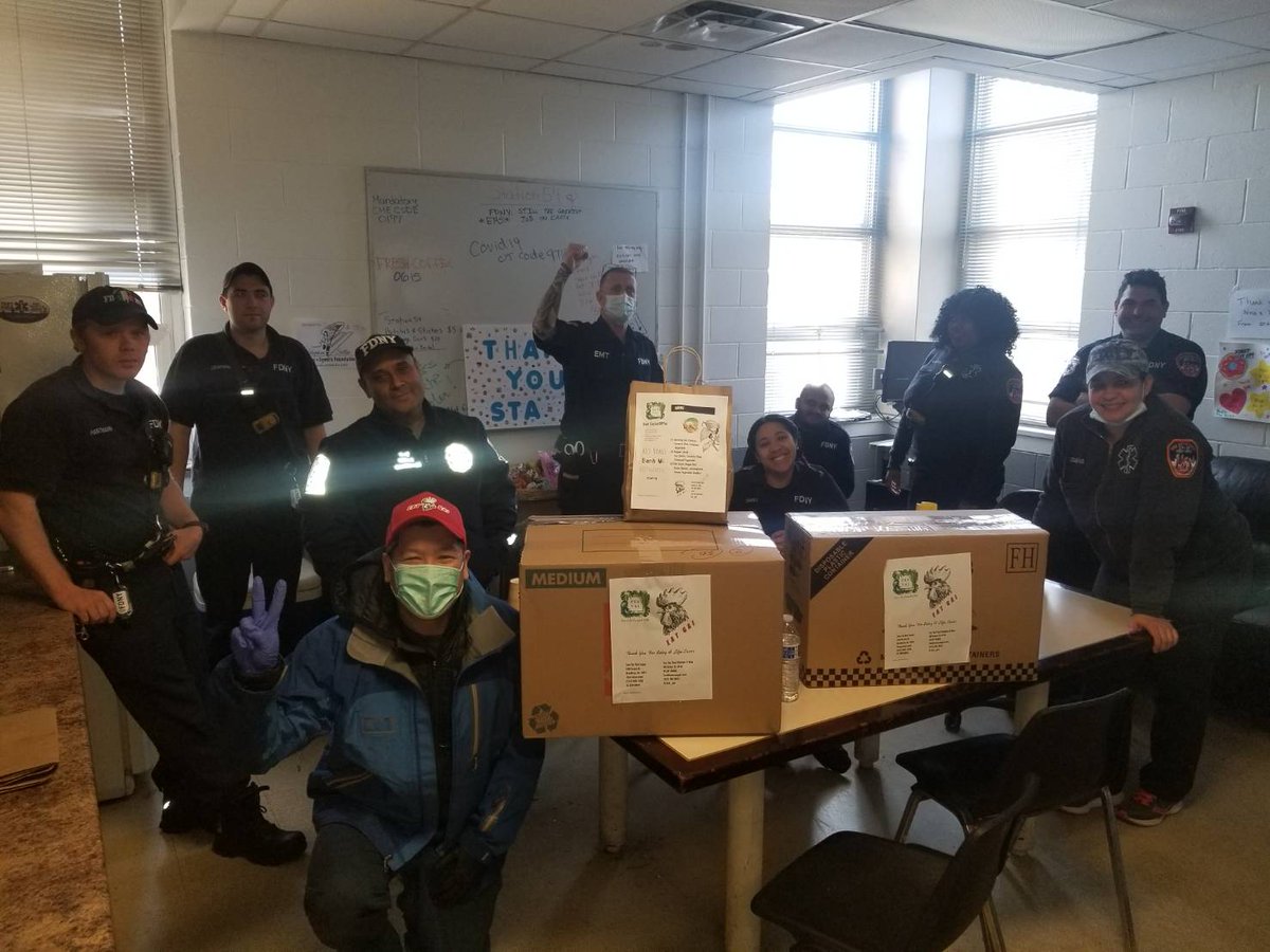850 meals delivered yesterday across <a href="/JamaicaHospital/">Jamaica Hospital</a>, @StJohnsEpisHosp in the Rockaways, <a href="/FDNY/">FDNY</a> EMS stations in Jamaica + Laurelton and the Flushing <a href="/MTA/">MTA</a> bus depot thanks to <a href="/MoffleB/">Moffle Bar</a>, <a href="/KorillaBBQ/">Korilla BBQ</a>, <a href="/kiyajamison/">rukiya jamison</a>, Eat Gai, Pabade Bakery + <a href="/QnsNightMarket/">Queens Night Market</a> on #FuelTheFrontlines Day 22