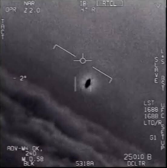 umarsaif's tweet photo. Pentagon has ** officially ** confirmed UFOs and released evidence after a thorough investigation of the footage captured several years ago.
i.e. we have flying objects in our skies that do not belong to humans.
Let that sink in! https://t.co/9IMw4WBiU3
