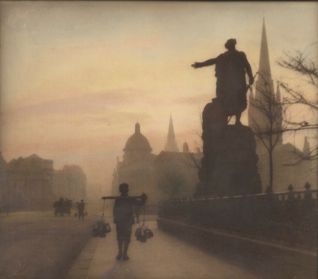 The process of cataloguing the 14,000-strong MacKinnon Collection images is ongoing! 

Here's the story of how 'Dawn of Light and Liberty' benefitted from a combination of existing information, curatorial research and public knowledge: ow.ly/1b0750zlyBO #ScotlandsPhotos