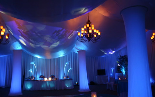 Extravagant ceilings can make or break a venue. In this case, they certainly raised the roof. We love a #dynamic space! #businessexpocenter