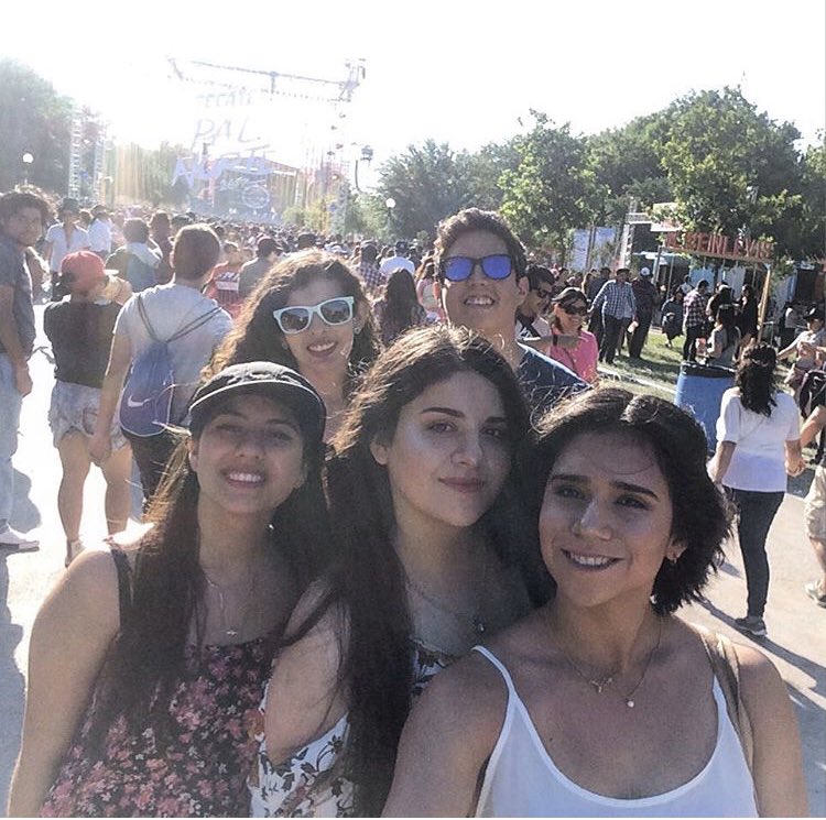 mafer_lml's tweet photo. El primer baile de salón con mi papá
Mis amigas + concierto 
El mejor viaje de mi vida 
Mi primera vez viendo delfines y ballenas https://t.co/VxriZAa6DP