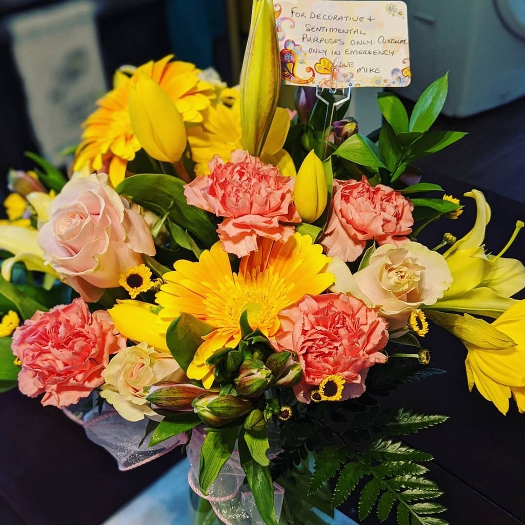 mamoocando's tweet image. Someone sent me flowers today!! #flowers #mikeisthebest instagr.am/p/B_krMOVAAUH/