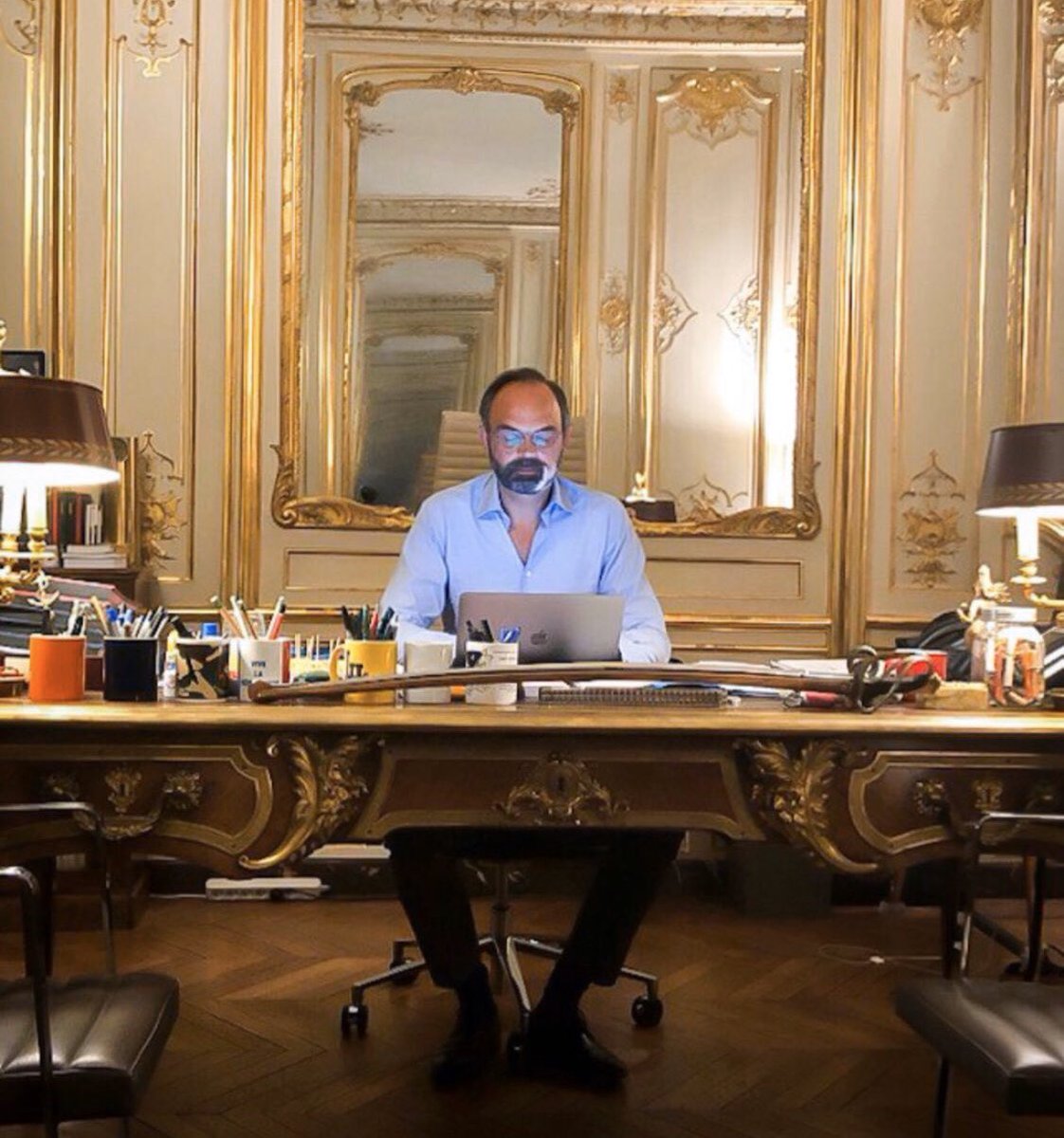 ltmp_blindtest's tweet photo. On le voit dans le reflet de ses lunettes... 🧐 #EdouardPhilippe #ConfinementJour44 #blindtest

➡️ Blindtest gratuit en ligne : https://t.co/MwZyYmc57Z https://t.co/RhwhPjiGEf
