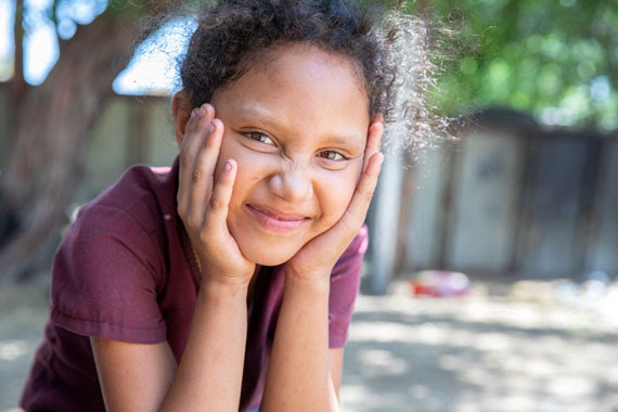 GlobalResponse's tweet image. Paola, 9, and her family are among thousands of Venezuelans forced to flee to Colombia. On the ground, our member @mercycorps is helping meet families’ urgent needs &amp;amp; distributing hygiene kits in response to #COVID19. Learn more about our global response: ow.ly/IXOC50zmWpL