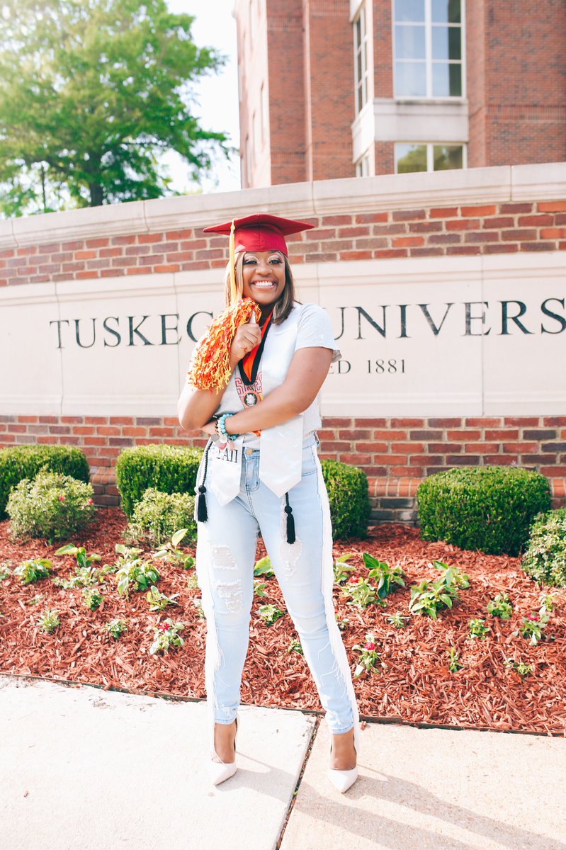 SabriaTheSocy's tweet photo. “Alexa, play Superwoman by Alicia Keys”

No need for long paragraphs! Just know I’m Three Degrees Hotter and officially done with the B.S.

#HBCUGrad 🐯❤️💛 https://t.co/57kCkuyTj0