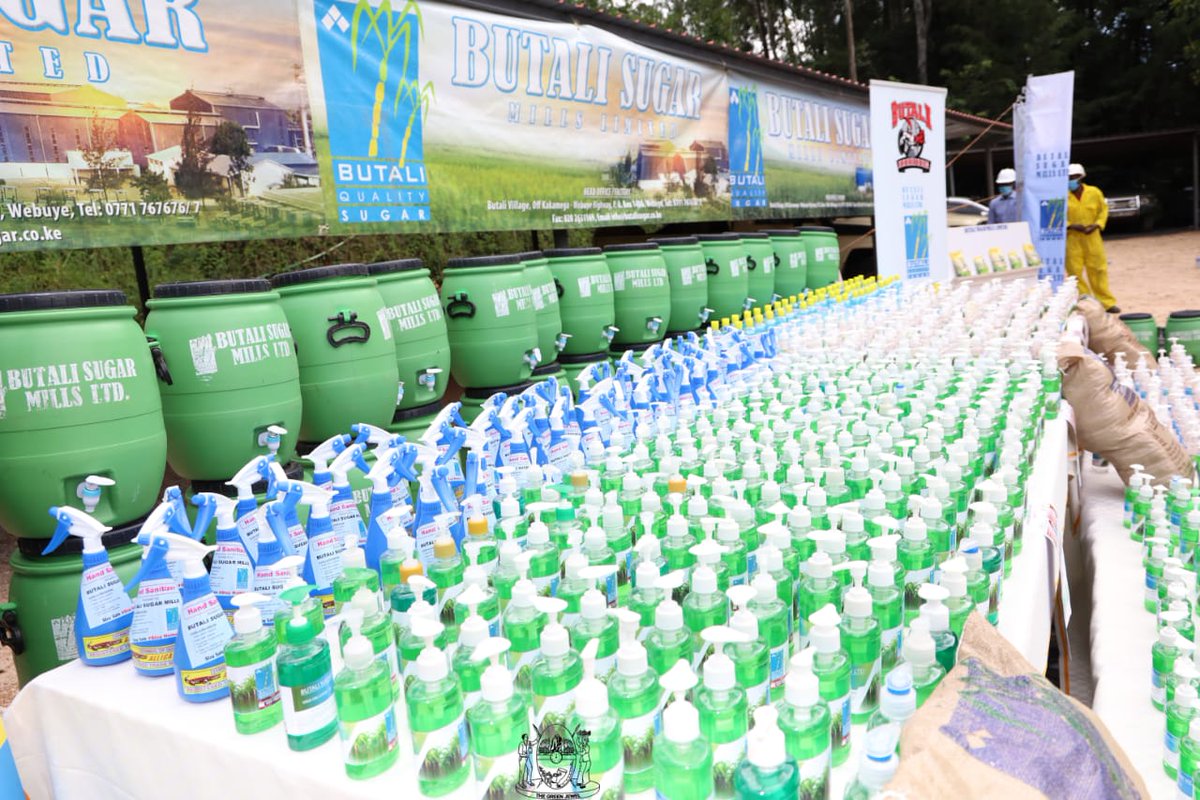 Kakamega_037's tweet photo. @County037 Deputy Governor Prof. Philip Museve Kutima today received various items from Butali Sugar Company to assist in the fight against #COVID19KE .The items included relief food, hand sanitizers, water dispensing tanks, face masks and COVID 19 awareness leaflets among others https://t.co/iQdQbirZt6