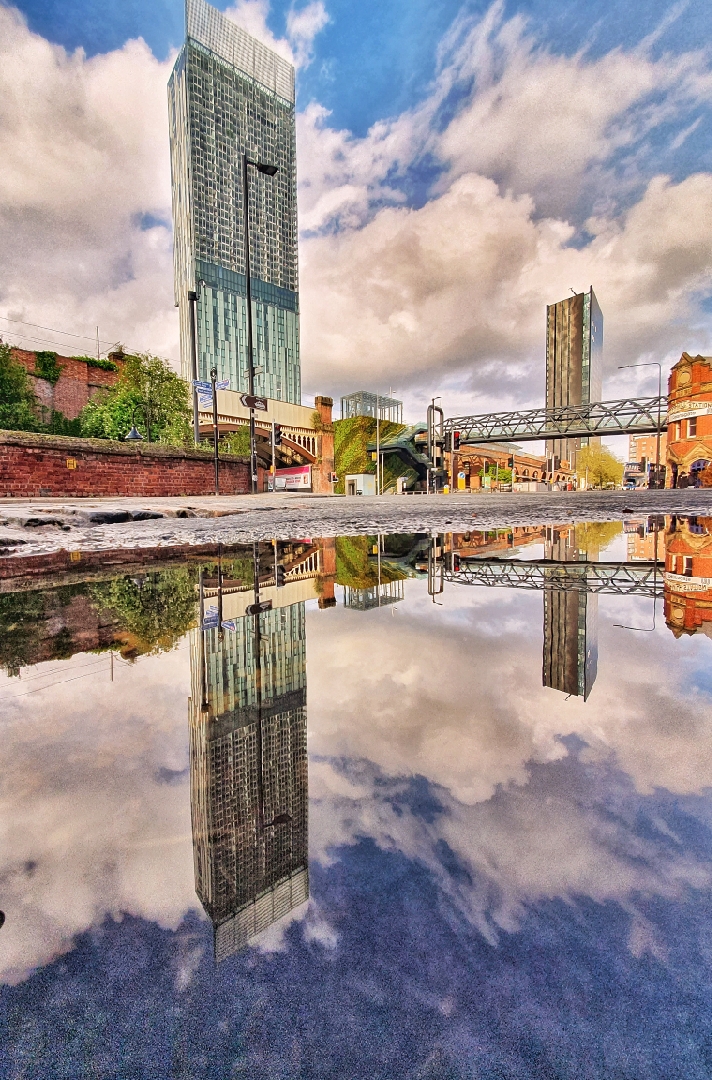 GMPCityCentre's tweet photo. Evenin all.. out and about round town today. #castlefield #tradingestate #piccadilly. #stayhome people and help the #nhs cheers. #manchester PcH https://t.co/KCvqGSjmgm