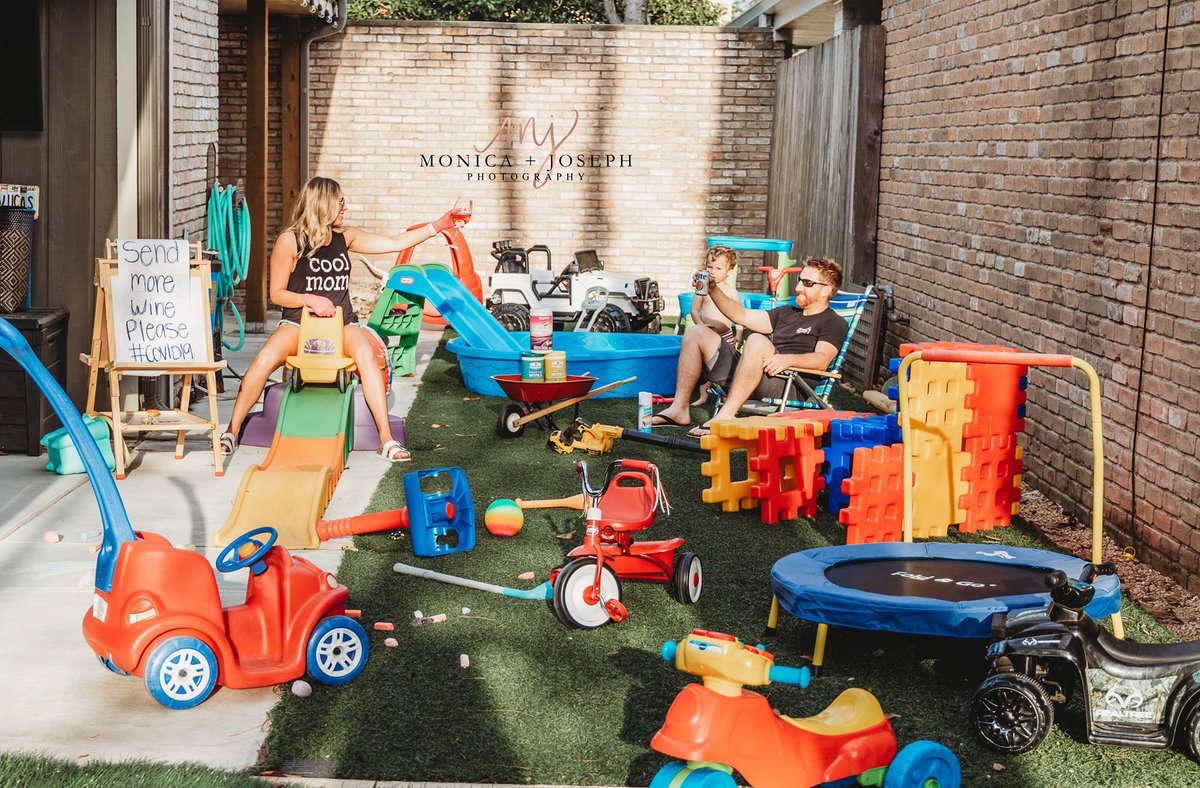MJPhotographyS1's tweet photo. Missouri City  families knew how to follow #SocialDistanacing guidelines. #frontporchproject #dontstandsoclosetome #COVID19 #houstonstrong #houstontx #sugarlandtx @KPRC2 @KHOU @FOX26Houston @MJPhotographyS1 https://t.co/RvUk55pxgz