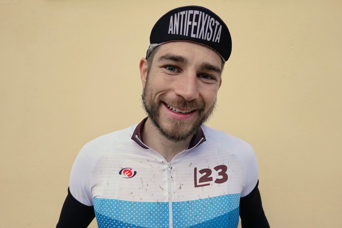 La edición V de #Geocentrum, consistió en 100km de #gravel (ehem, algunas pistas eran más de #btt) con 3.000m desnivel positivo acumulado, 2 barbacoas y bastantes litros de cerveza. 
Aquí los retratos de las bicis y las caras de algunos participantes. 
bit.ly/2Yh5LyZ