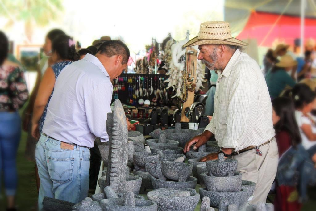 ConsejoSupremoH's tweet photo. Se cancela en Encuentro Anual del Pueblo Hñahñu 2020

Nuestro reconocimiento a todos los artesanos, creadores, artistas, y familias que año con años nos visitan y hacen de esta conmemoración el evento más grande de Hidalgo | @roberto_pedraza @NayeMejia6 https://t.co/u32jbTuA6q