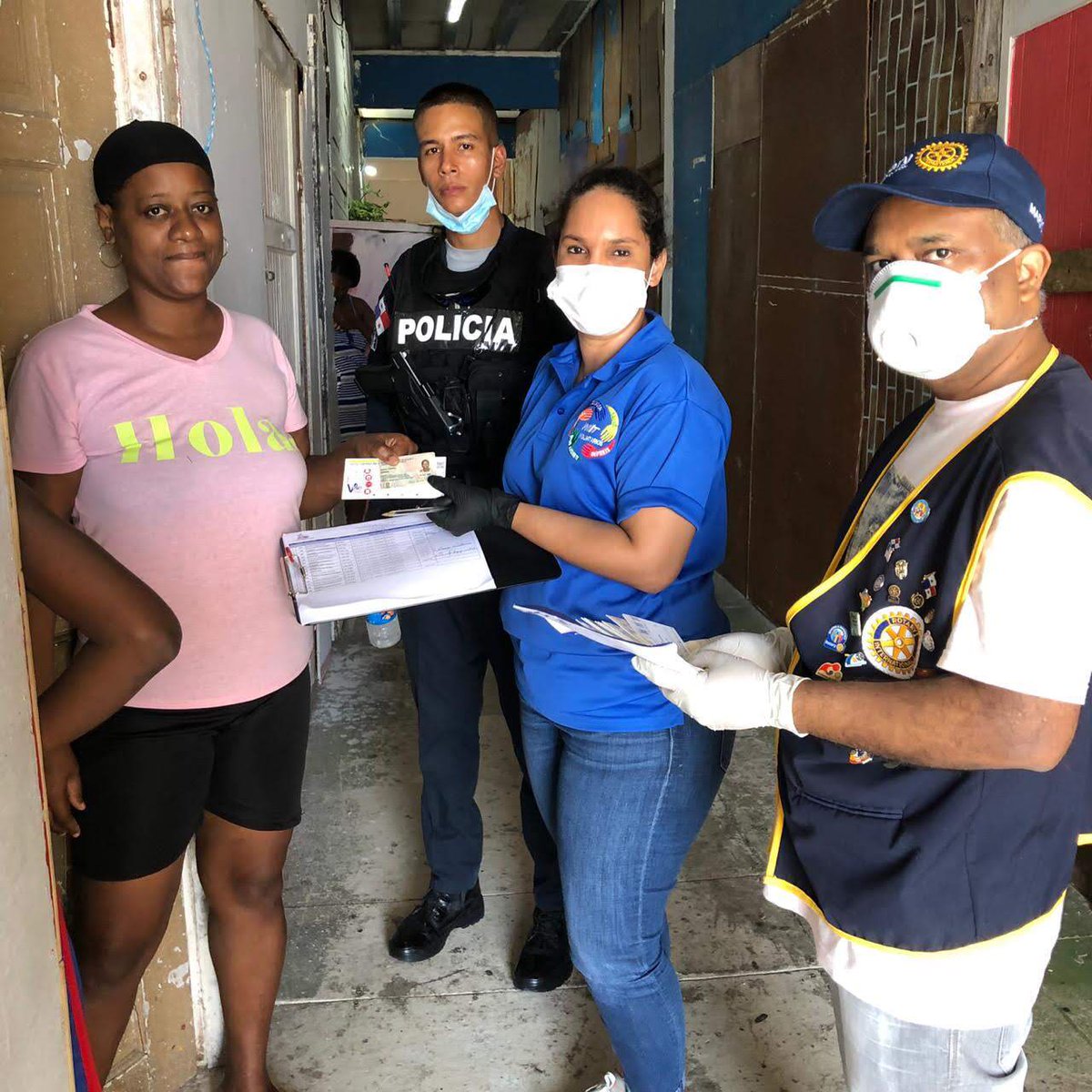 Tal vez no lograremos medir el impacto humano de esta pandemia: en las familias, ancianos que viven solos, madres solteras y emfermos que dependen de sus familiares.  Esperamos poder llevar un poquito de alivio a quienes tanto necesitan ser recordados.    Gracias @mit_panama