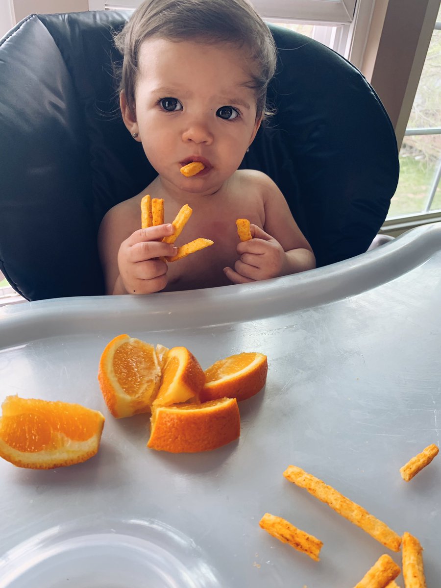 MJBuckley4's tweet photo. This girl should be in an #AD for @CheetosCanada @ChesterCheetah  #Fantastix’s Chili Cheese Flavor! 🤣🤣 #Cheetos https://t.co/WXqG1DNjbV