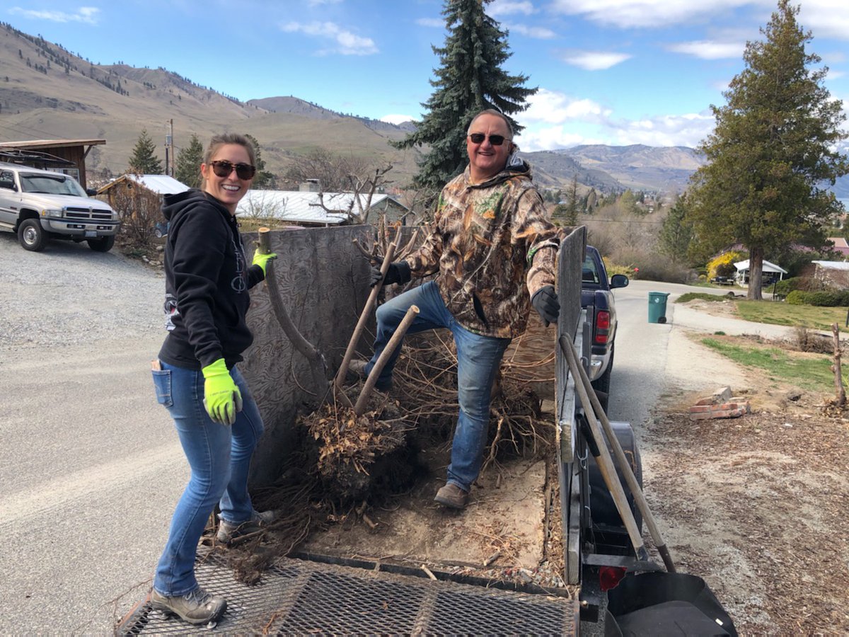 MountainViewLg's tweet photo. Gerry and Alissa transplanting smoke trees up to Our Antheia property. Beautiful day to be outside!! https://t.co/4AAzBOQb6d