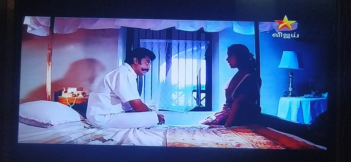 Dhananjayang's tweet image. Now the epic #InjiIduppazhagi song scene from #ThavarMagan is on. What a song &amp;amp; film. An epic film in every aspect of Filmmaking 👌👌👌👍👍