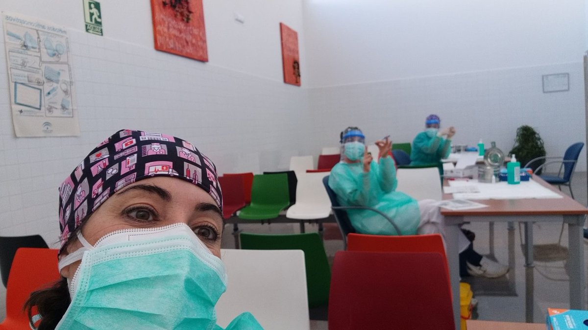 ugclaroca's tweet photo. Hoy en ⁦@ugclaroca⁩ nuestras enfermeras y auxiliares han realizado test rápidos a personal y usuarios de centros sociosanitarios. Buen trabajo #QuedateEnCasa https://t.co/71ruWtbzwt