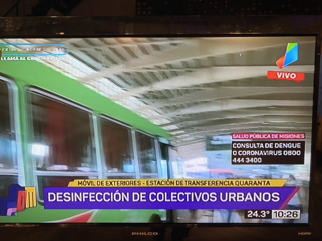aapoterala's tweet photo. Desinfección del transporte público en estación de transferencia de Quaranta de Posadas. Limpian cada vez q finaliza recorrido. Piden respetar distancia. @tv12misiones #TeDigoMas https://t.co/8ssB7OTOmR