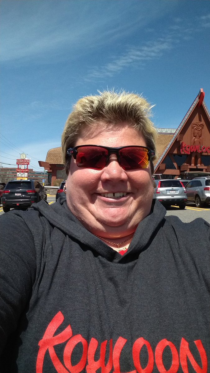 Shari_Weiner's tweet image. Thanks again @KowloonSaugus for making Wednesday fun! That should get us through the week right?? #rufus can't wait to try the new drink mix! #thanks again @AndyJ_Wong ! Soon we will break fortune cookies and have scorpion bowls together! #sauguslove