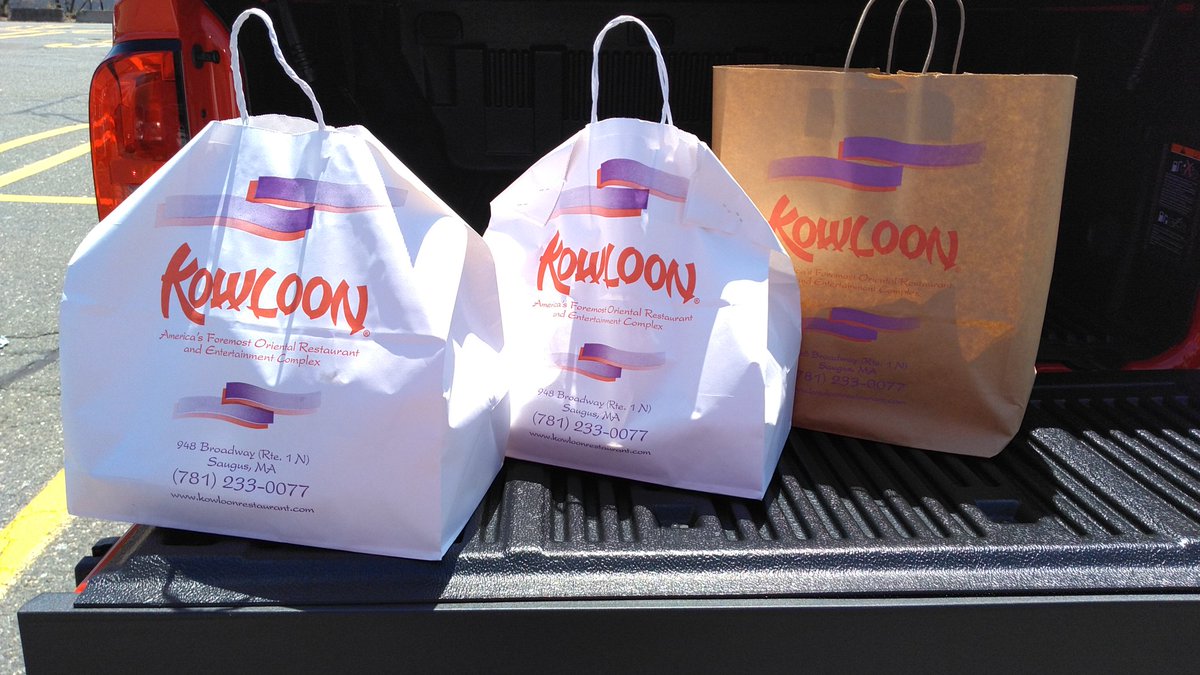 Shari_Weiner's tweet image. Thanks again @KowloonSaugus for making Wednesday fun! That should get us through the week right?? #rufus can't wait to try the new drink mix! #thanks again @AndyJ_Wong ! Soon we will break fortune cookies and have scorpion bowls together! #sauguslove