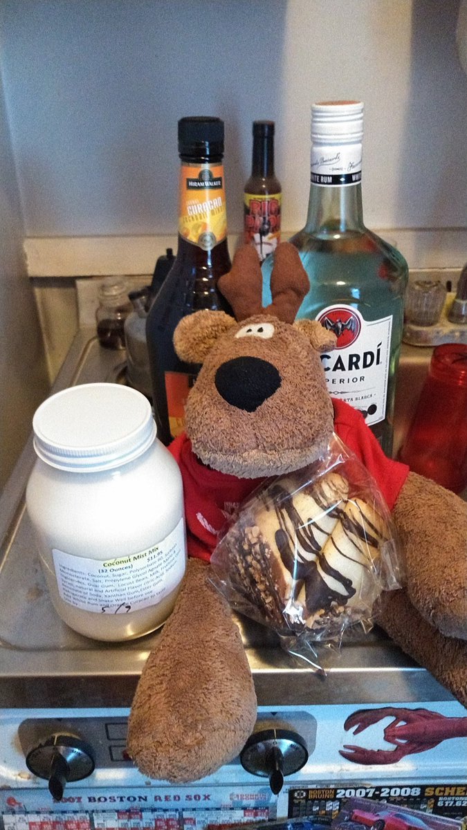 Shari_Weiner's tweet image. Thanks again @KowloonSaugus for making Wednesday fun! That should get us through the week right?? #rufus can't wait to try the new drink mix! #thanks again @AndyJ_Wong ! Soon we will break fortune cookies and have scorpion bowls together! #sauguslove