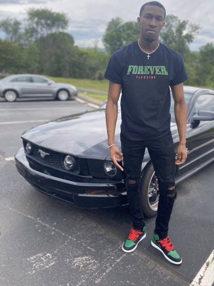 FFlexxing's tweet photo. @flexxin_mj Dripping in a Custom Tee 🩸For His Pine Green 1s🙈 🍀 #ForeverFlexxing #4EF #CustomTee https://t.co/wZhOYYFmKf