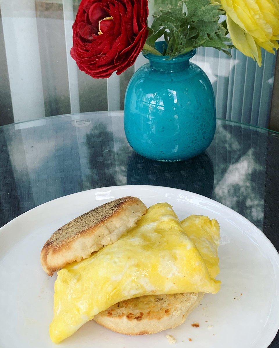 FeldmansFB's tweet photo. #breakfast with #homemade #englishmuffins. These beauties are about to be added to the menu so if you’re local, stop on by the website and place your order! #Food #Foodie #chef #ChefEats #TrueCooks #ChefsOfInstagram  #HealthyEats #GoodEats #SoGood #ColorfulEats #eeeeeats https://t.co/Hgra4CbtAQ