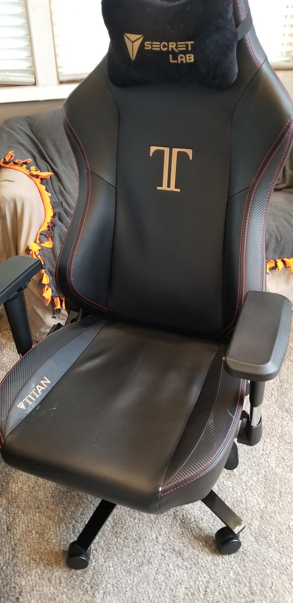 kevball3's tweet photo. @AdamGrossTX @secretlabchairs Great chair choice, had mine for 2 years and is still holding up great https://t.co/duU93Z6KYG